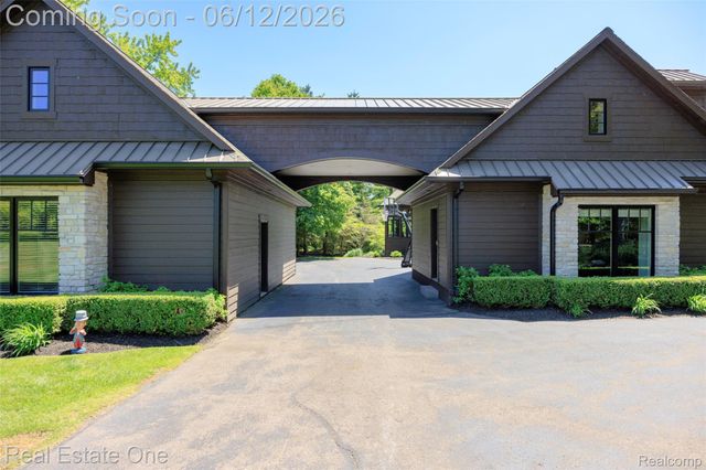 7689 Deerhill Drive, Village Of Clarkston, MI 48346