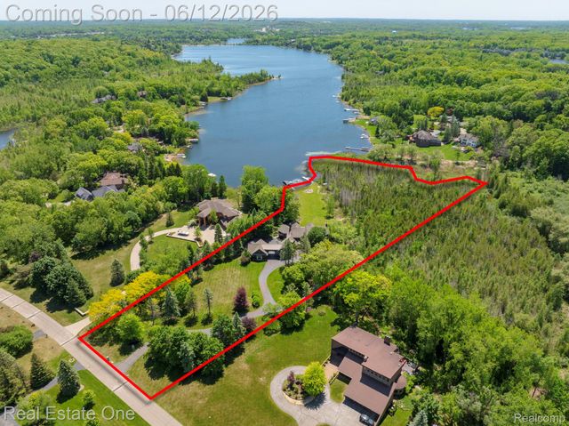 7689 Deerhill Drive, Village Of Clarkston, MI 48346