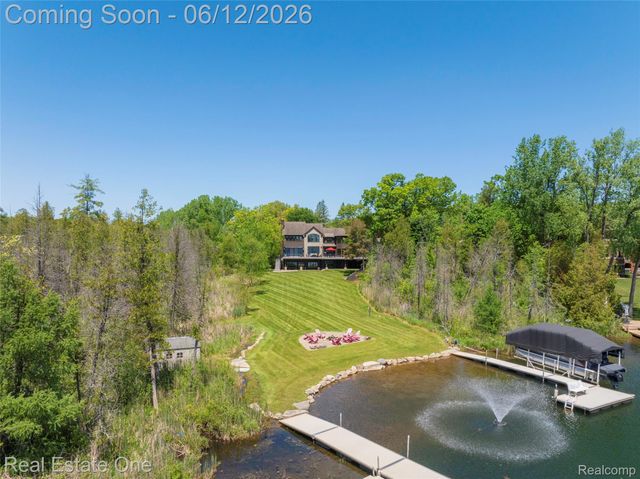7689 Deerhill Drive, Village Of Clarkston, MI 48346