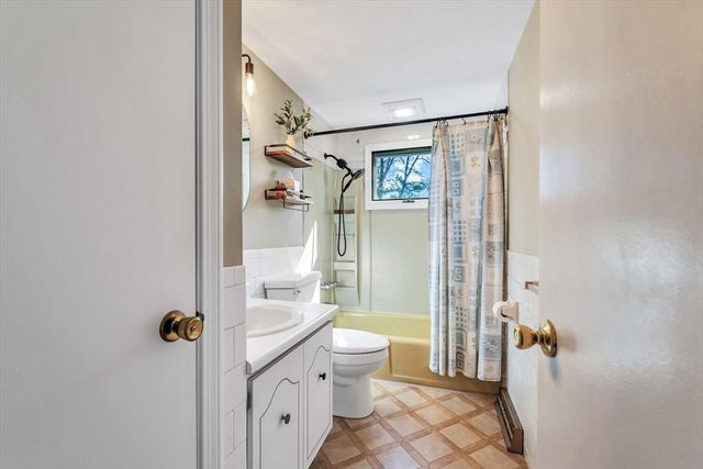 26 Rainbow Ln, Mashpee, MA 02649