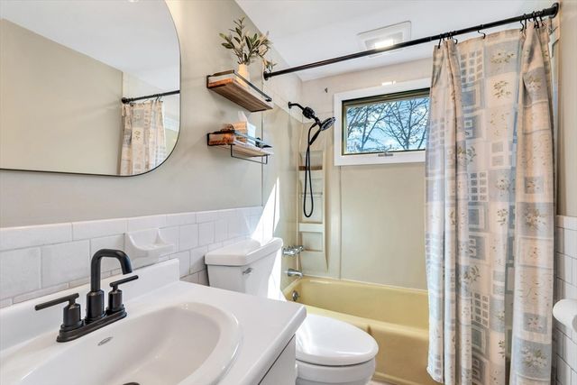 26 Rainbow Ln, Mashpee, MA 02649