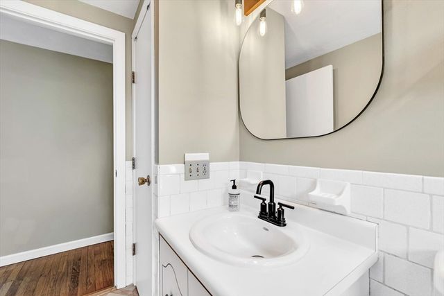 26 Rainbow Ln, Mashpee, MA 02649