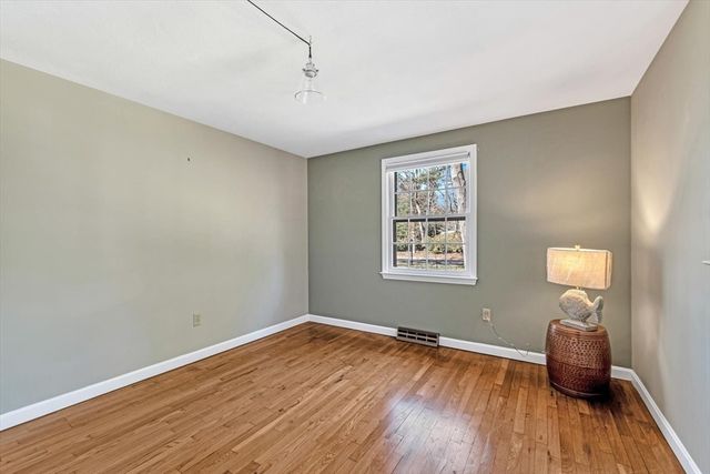 26 Rainbow Ln, Mashpee, MA 02649