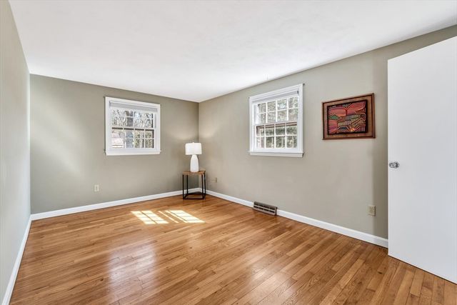 26 Rainbow Ln, Mashpee, MA 02649