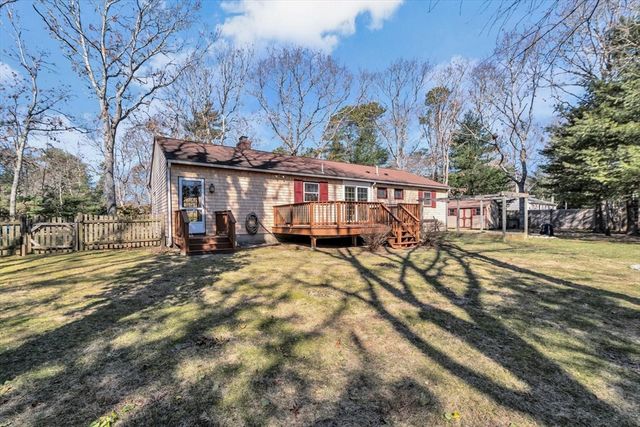 26 Rainbow Ln, Mashpee, MA 02649