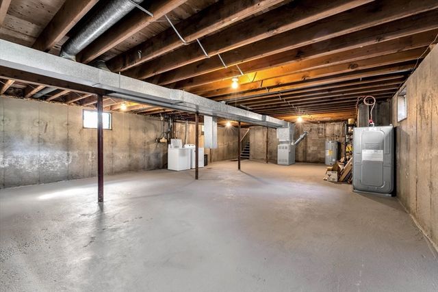 26 Rainbow Ln, Mashpee, MA 02649