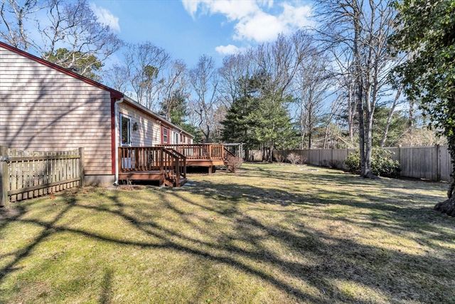 26 Rainbow Ln, Mashpee, MA 02649