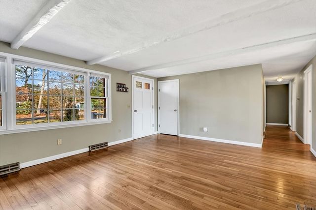 26 Rainbow Ln, Mashpee, MA 02649