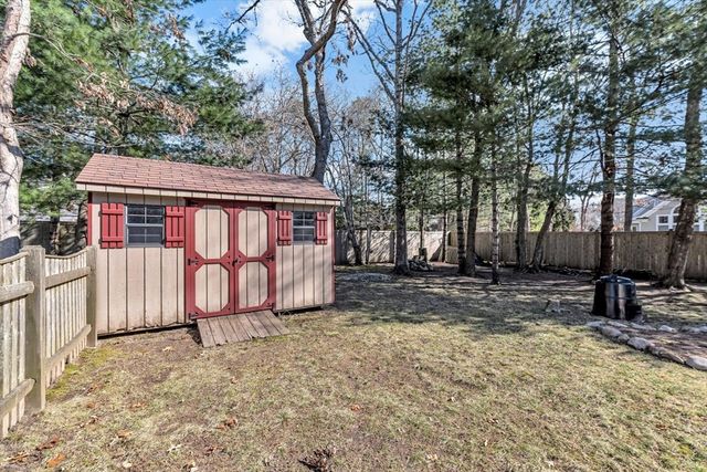 26 Rainbow Ln, Mashpee, MA 02649