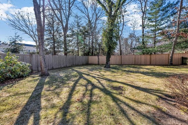 26 Rainbow Ln, Mashpee, MA 02649