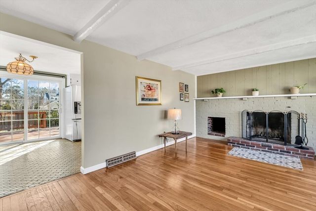 26 Rainbow Ln, Mashpee, MA 02649