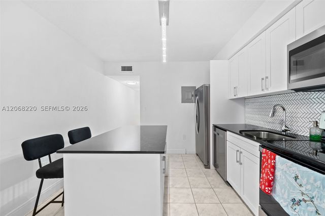 515 SW 3rd St 6, Miami, FL 33130