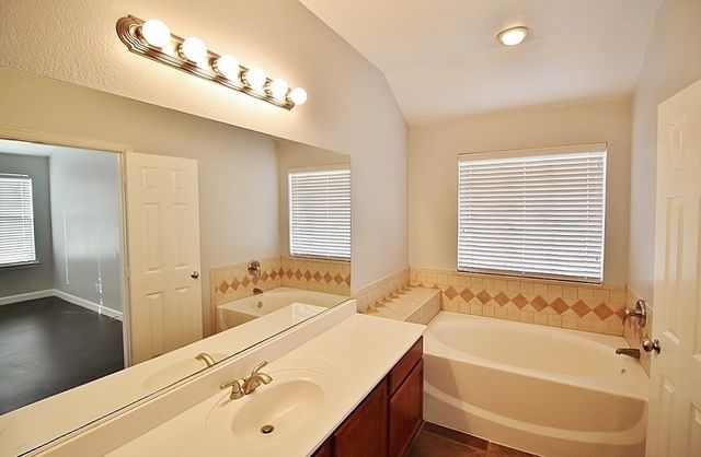 517 Kingscote Court, Arlington, TX 76010