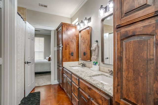 160 Goodnight Trail, Rhome, TX 76078