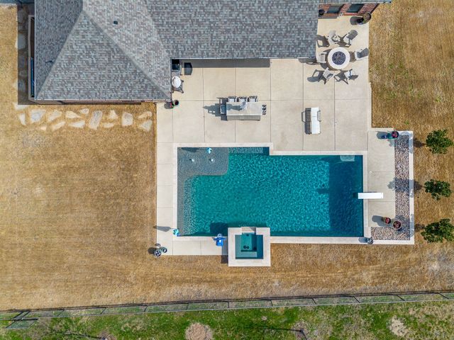 160 Goodnight Trail, Rhome, TX 76078