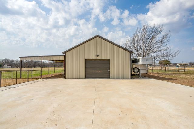160 Goodnight Trail, Rhome, TX 76078