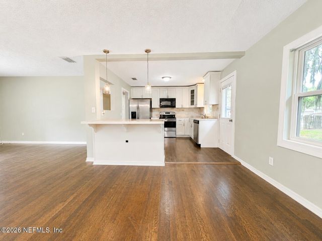 5774 CEDAR OAKS Drive, Jacksonville, FL 32210