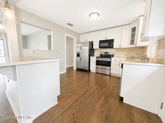 5774 CEDAR OAKS Drive, Jacksonville, FL 32210