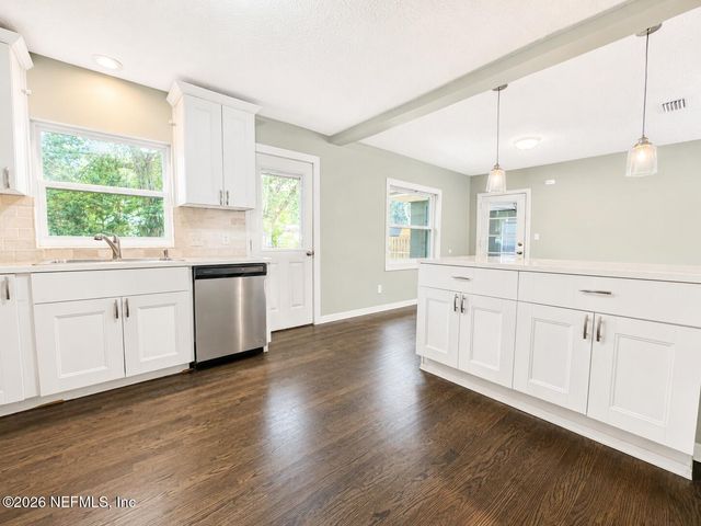 5774 CEDAR OAKS Drive, Jacksonville, FL 32210