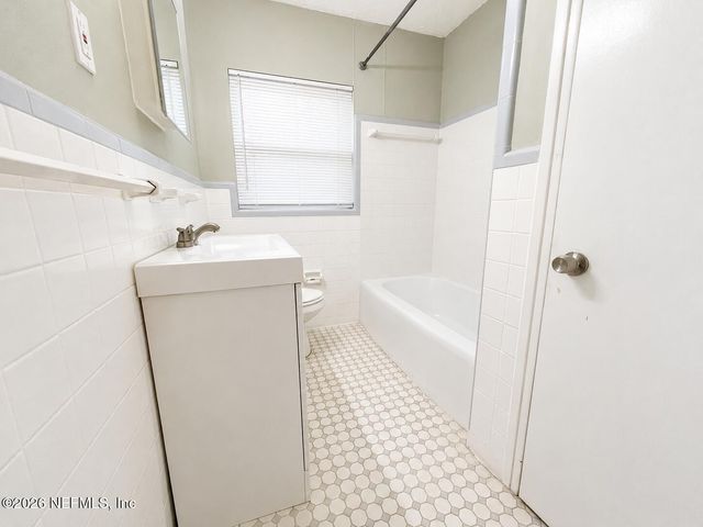 5774 CEDAR OAKS Drive, Jacksonville, FL 32210