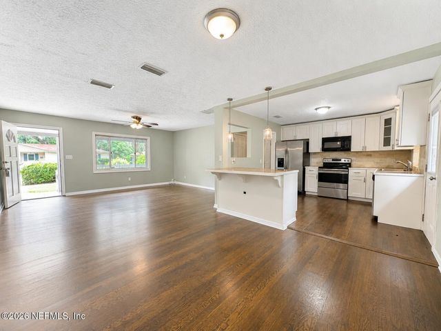 5774 CEDAR OAKS Drive, Jacksonville, FL 32210