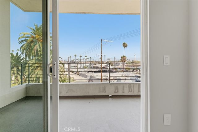 10718 Acama Street 301, Studio City, CA 91602