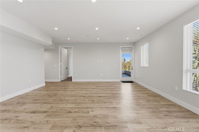 10718 Acama Street 301, Studio City, CA 91602