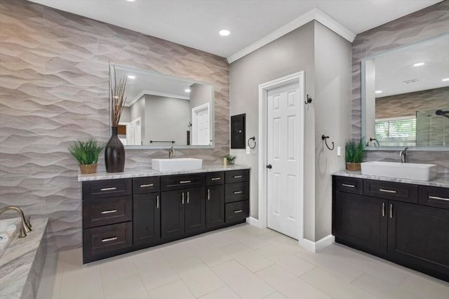 4015 Park Circle Way, Houston, TX 77059