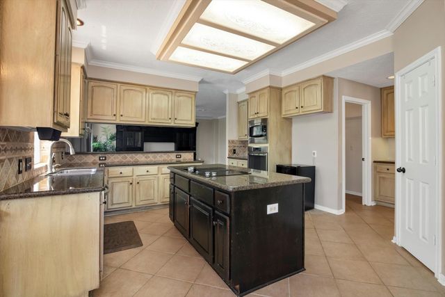 4015 Park Circle Way, Houston, TX 77059