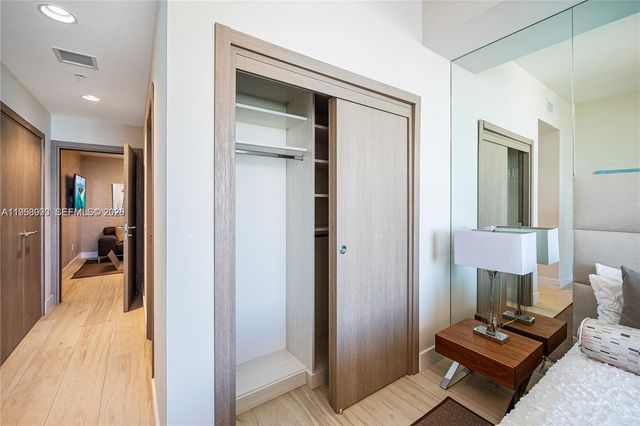 17301 BISCAYNE BLVD PH6, North Miami Beach, FL 33160