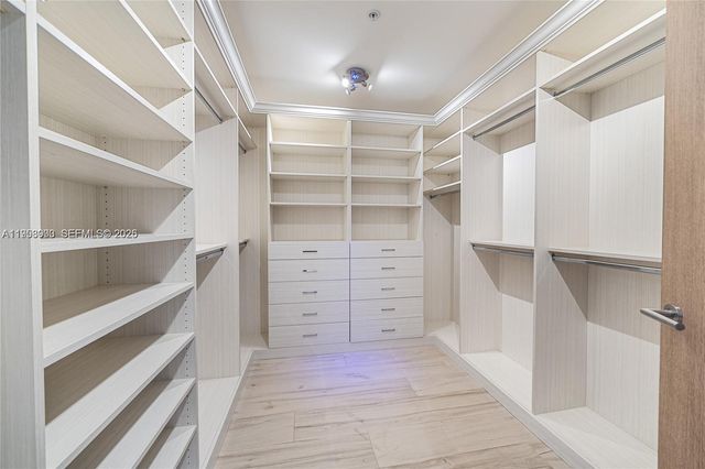 17301 BISCAYNE BLVD PH6, North Miami Beach, FL 33160