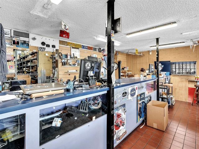 2112 NW 36th St, Miami, FL 33142