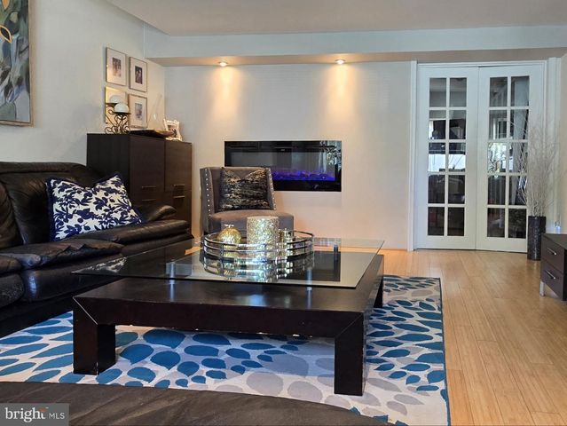 827 LARKSPUR ST, Philadelphia, PA 19116