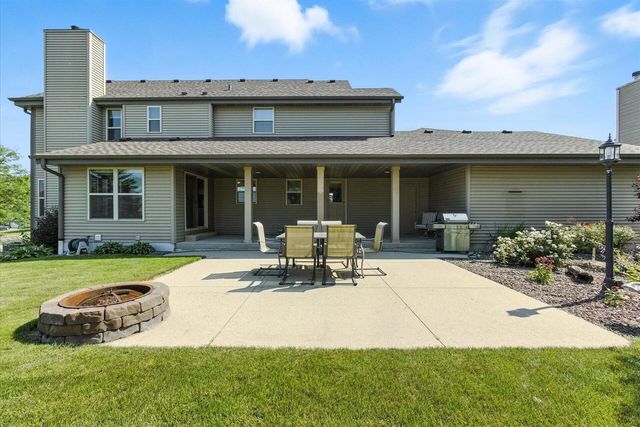 4712 W Woodward DRIVE, Franklin, WI 53132