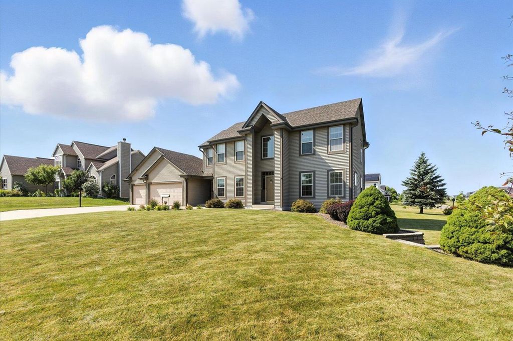 4712 W Woodward DRIVE, Franklin, WI 53132