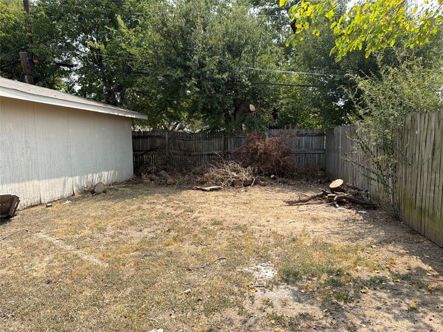2505 Normont Circle, Fort Worth, TX 76103