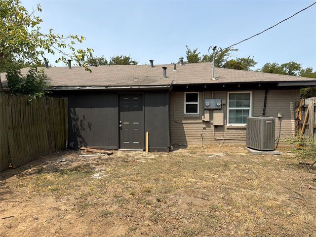 2505 Normont Circle, Fort Worth, TX 76103