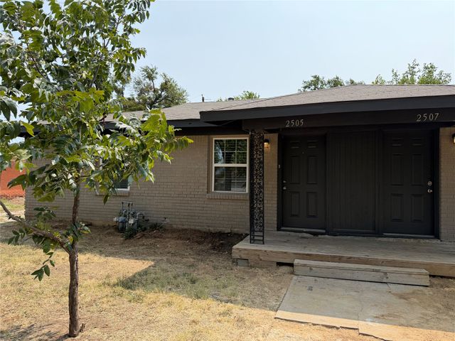 2505 Normont Circle, Fort Worth, TX 76103