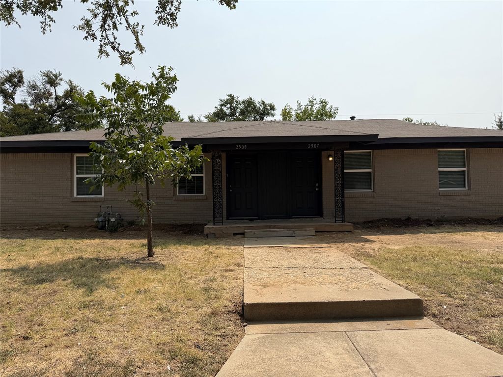 2505 Normont Circle, Fort Worth, TX 76103