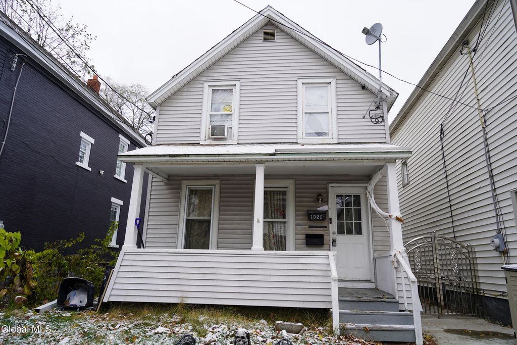 1325 6th Avenue, Schenectady, NY 12303