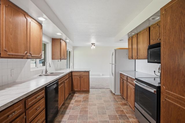 8118 S Spotted Rd, Cheney, WA 99004