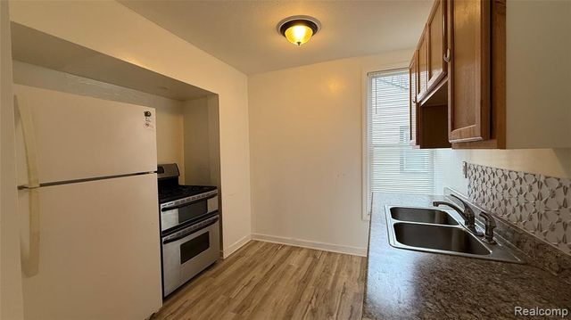 389 Osmun Street, Pontiac, MI 48342