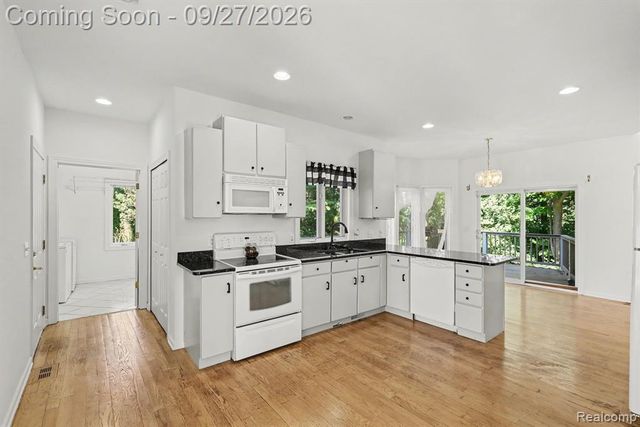 9984 Maple Valley Drive, Clarkston, MI 48348
