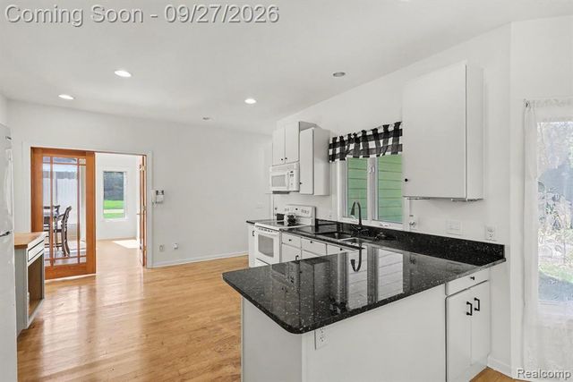 9984 Maple Valley Drive, Clarkston, MI 48348