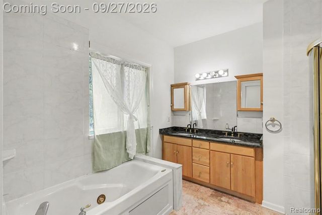9984 Maple Valley Drive, Clarkston, MI 48348