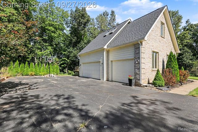 9984 Maple Valley Drive, Clarkston, MI 48348