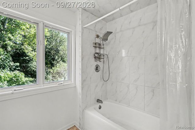 9984 Maple Valley Drive, Clarkston, MI 48348