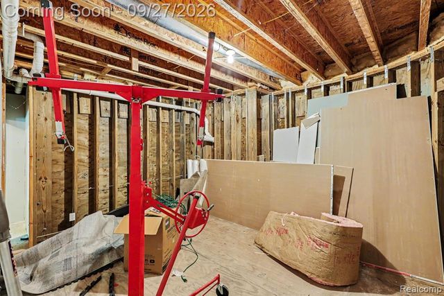 9984 Maple Valley Drive, Clarkston, MI 48348