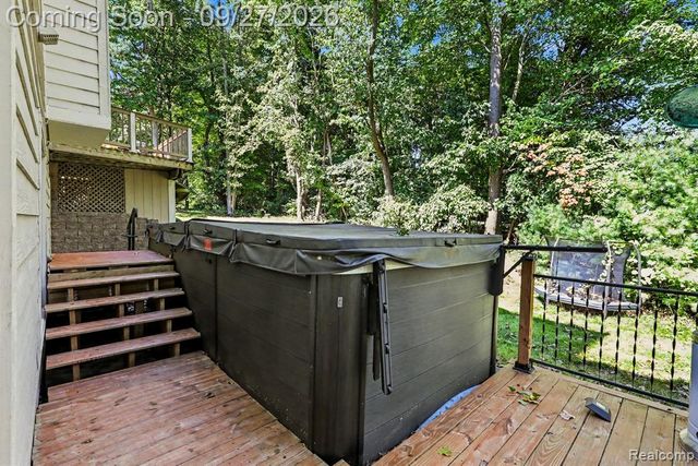 9984 Maple Valley Drive, Clarkston, MI 48348