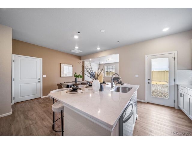 10085 Scranton Ct, Commerce City, CO 80022